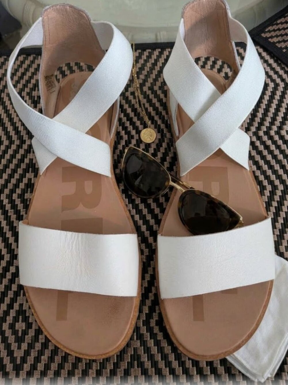 SOREL Ella II Sea Salt / White Leather Cross-Strap Sandals Sz 10.5